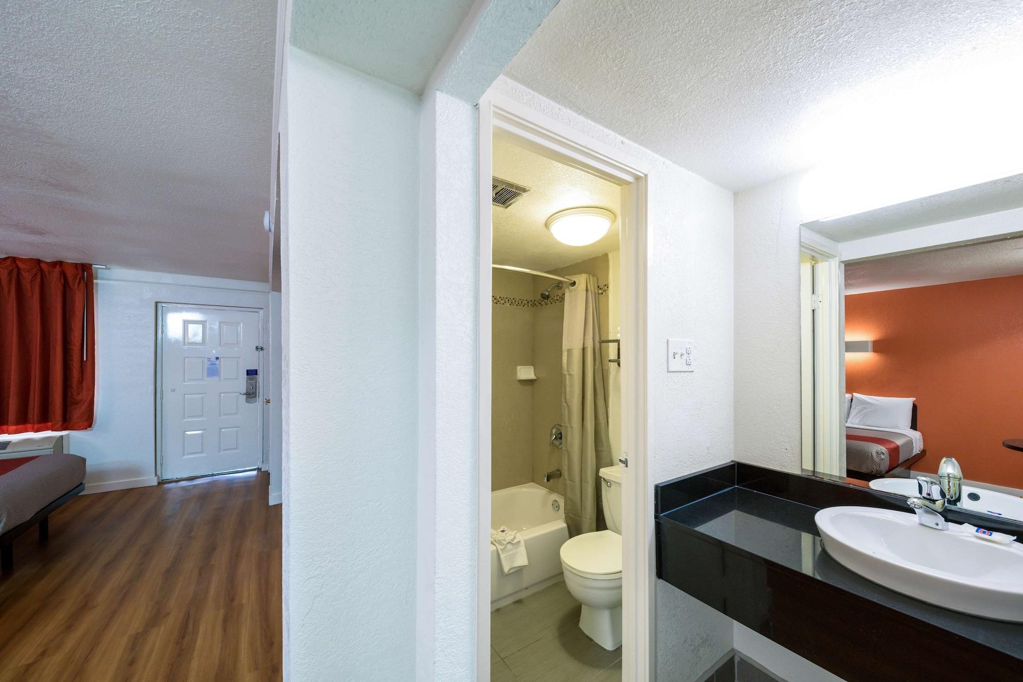 Motel 6-Dallas, Tx - Farmers Branch Ngoại thất bức ảnh