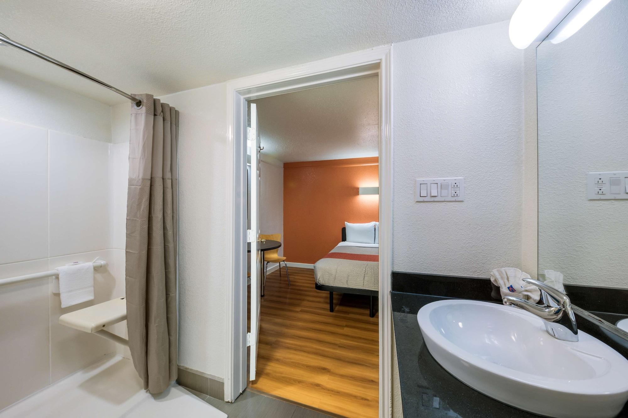 Motel 6-Dallas, Tx - Farmers Branch Ngoại thất bức ảnh