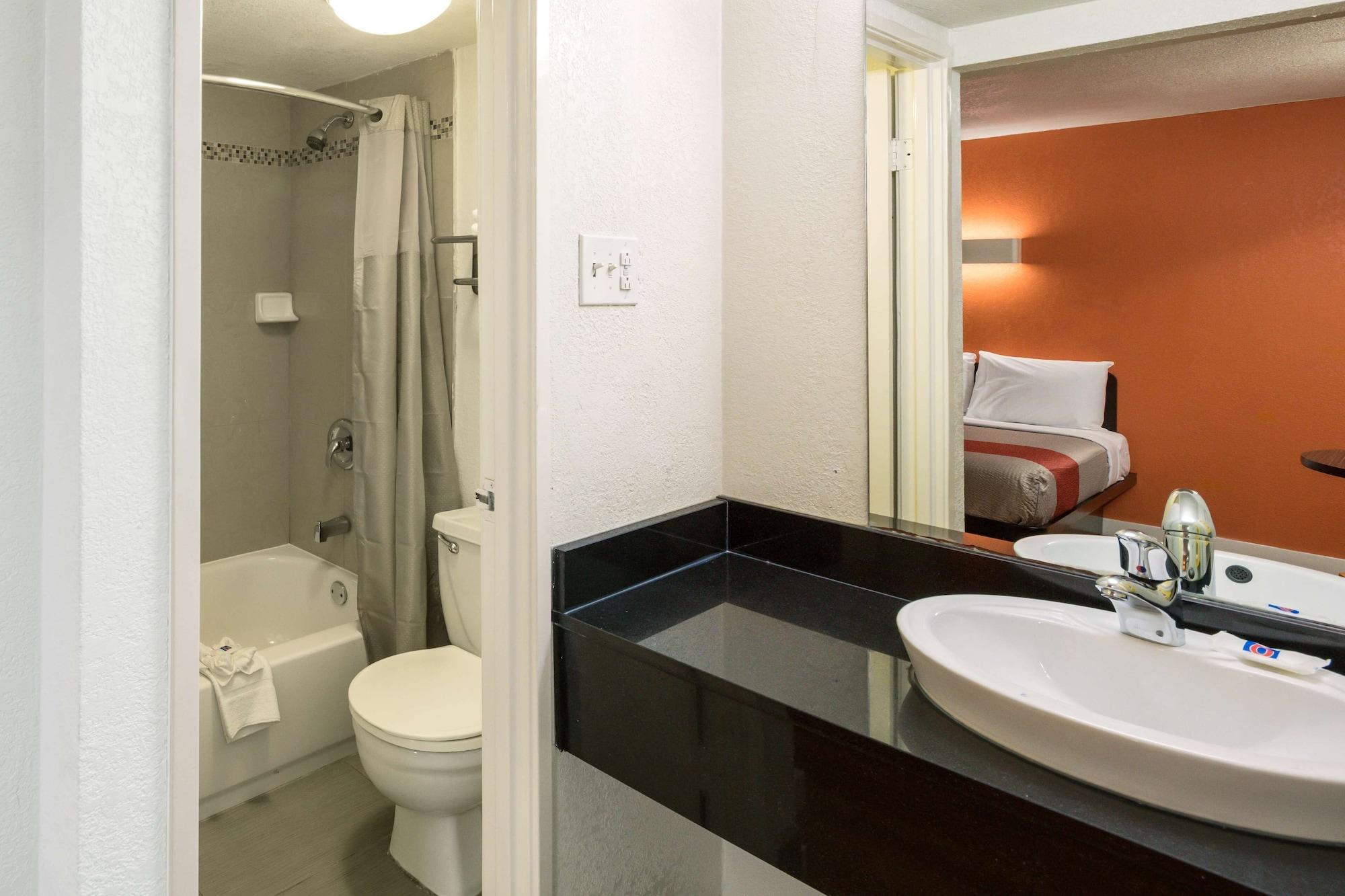 Motel 6-Dallas, Tx - Farmers Branch Ngoại thất bức ảnh