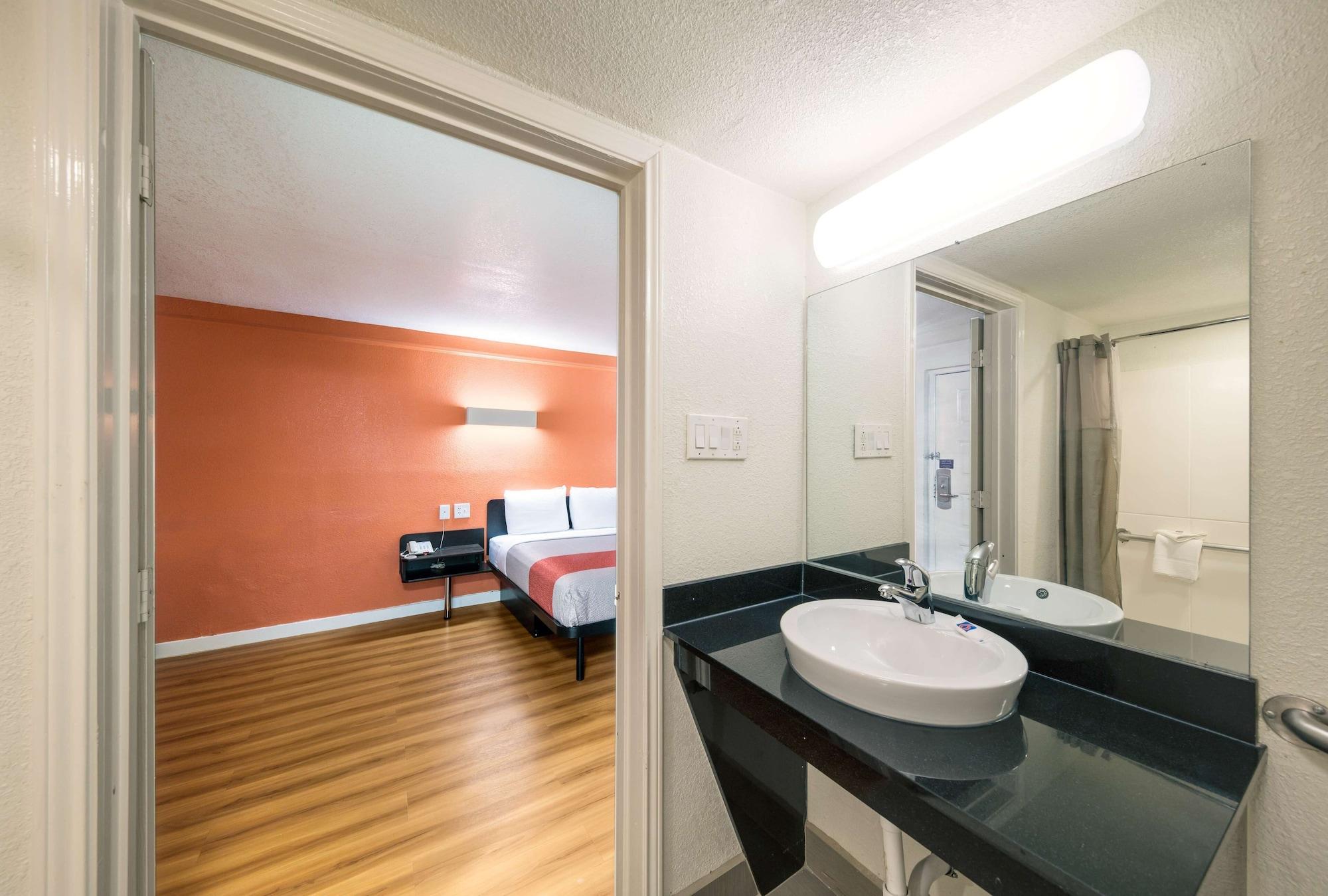 Motel 6-Dallas, Tx - Farmers Branch Ngoại thất bức ảnh