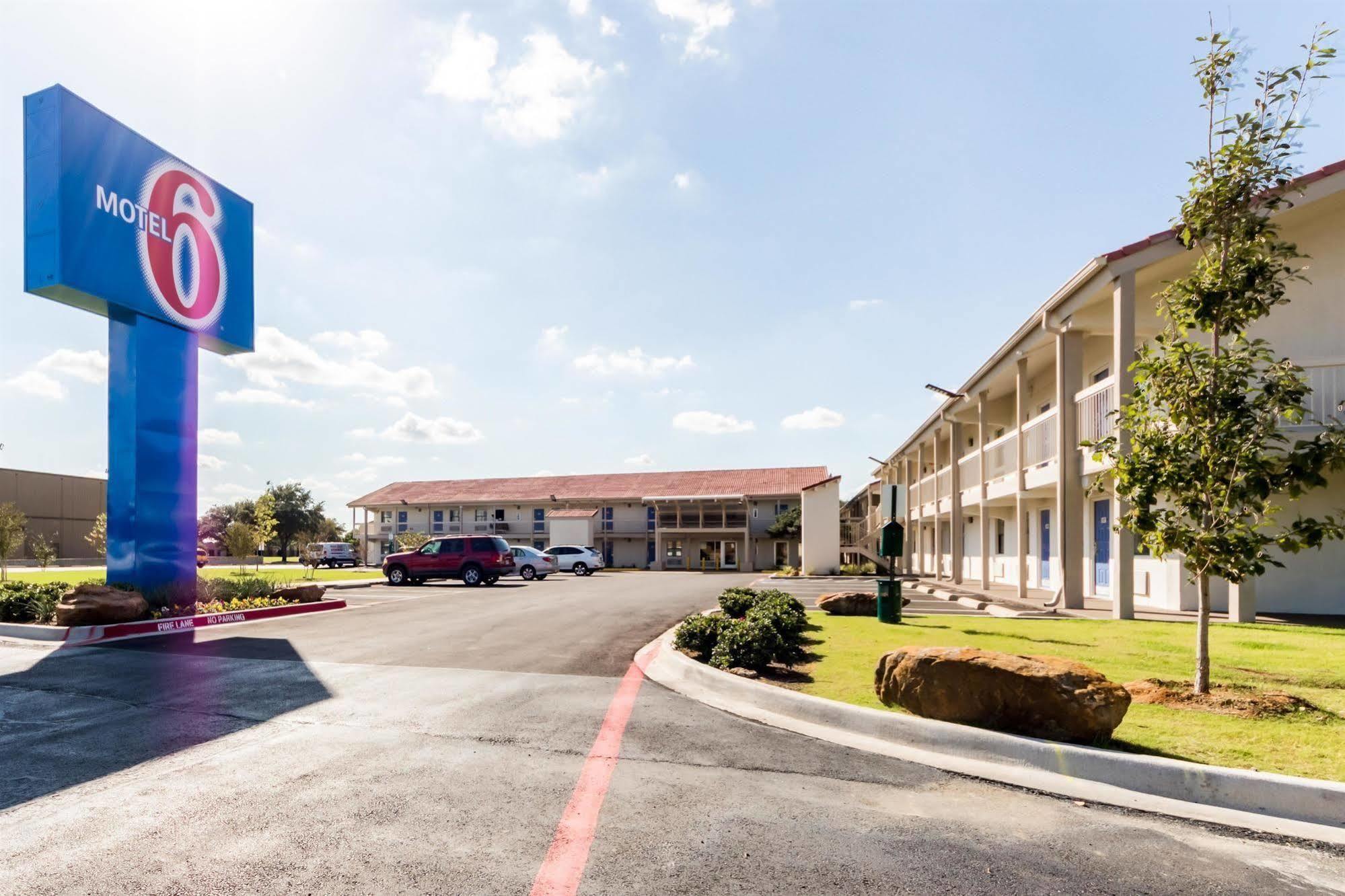 Motel 6-Dallas, Tx - Farmers Branch Ngoại thất bức ảnh
